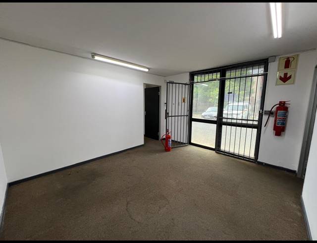 620M² WAREHOUSE TO LET IN LASER PARK